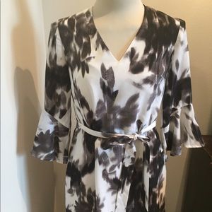 Flutter sleeve dress